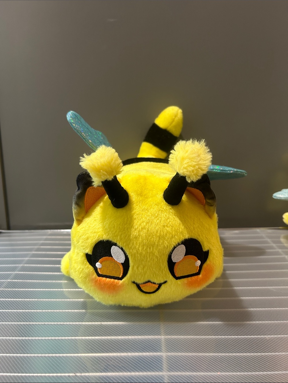 Aphmau Bee Mama Bee and Baby Bee set - Picture 2 of 14